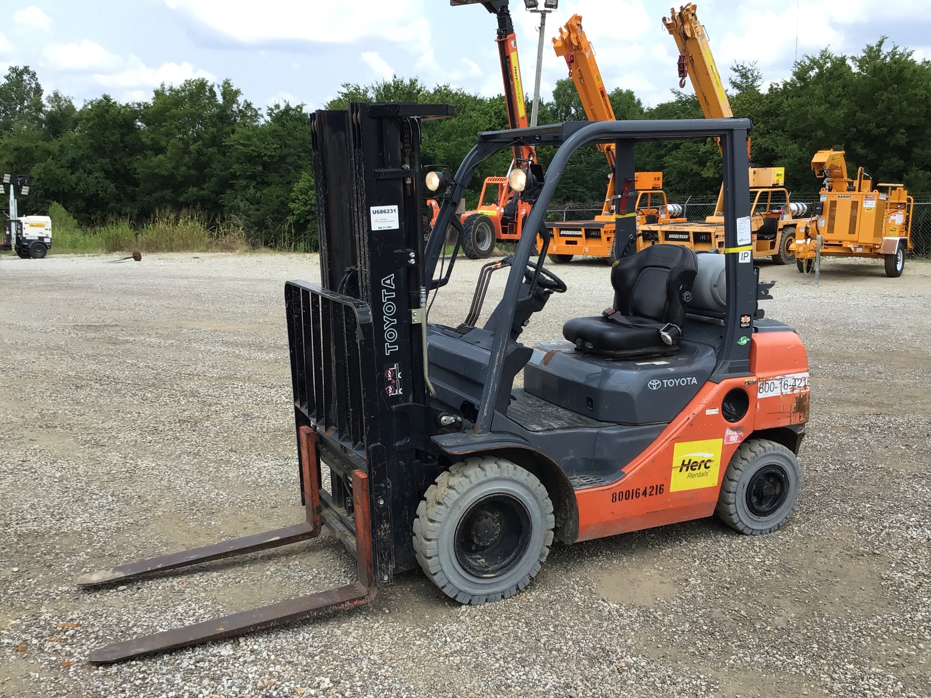 2016 Toyota 8FGU25 4500 lb Pneumatic Tire Forklift