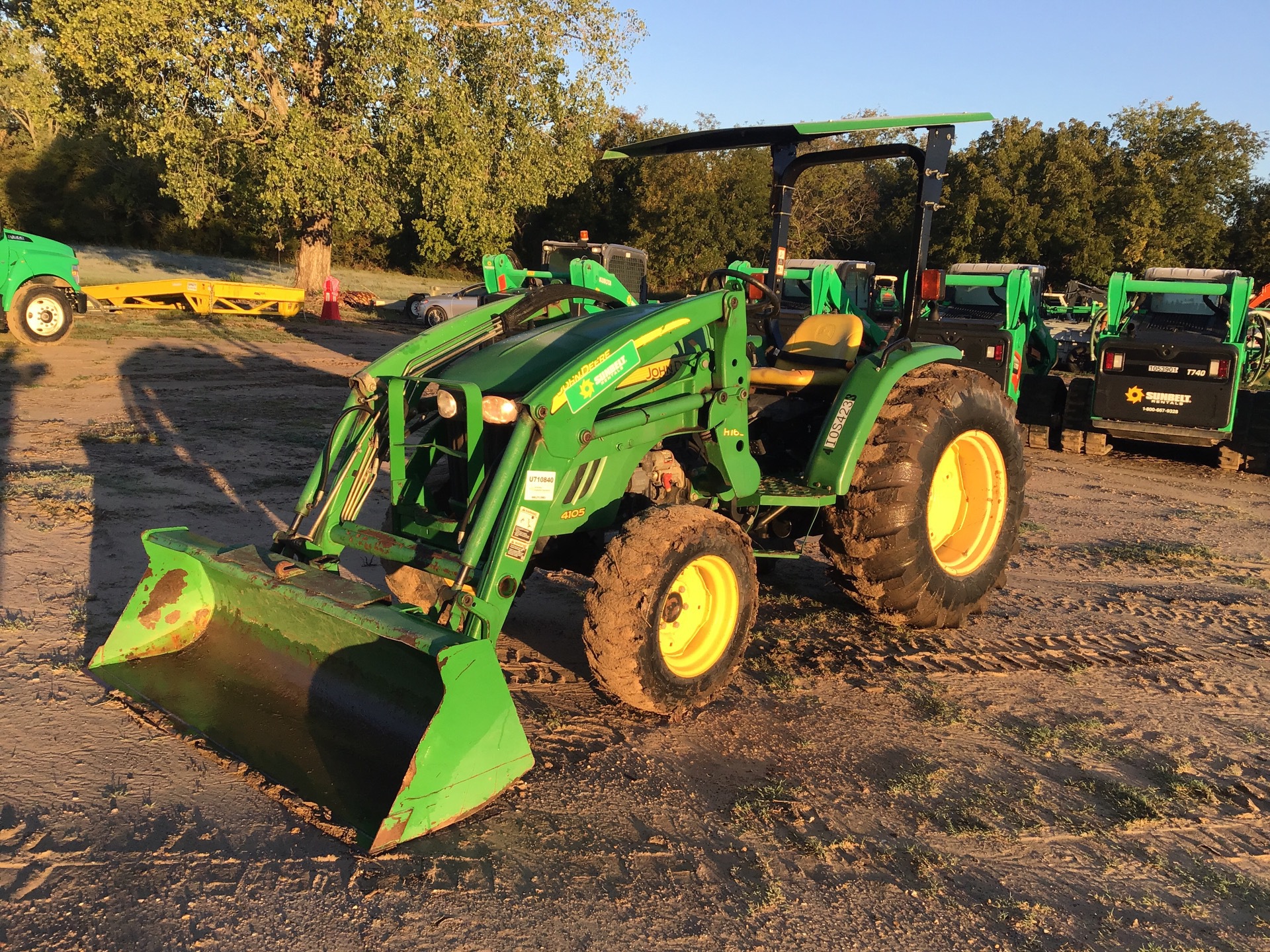 2015 John Deere 4105H 4WD Utility Tractor