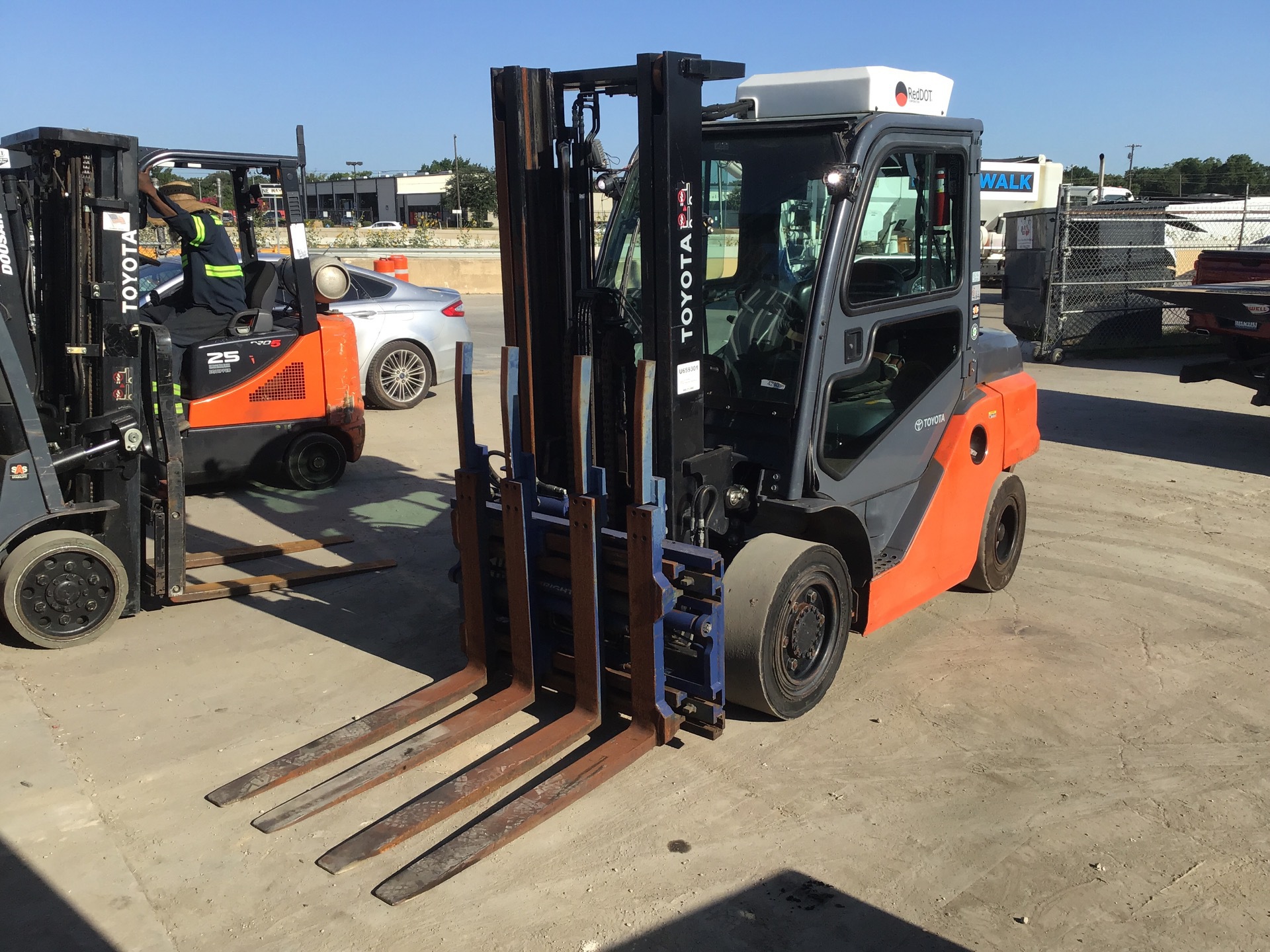 2018 Toyota 8FD40U 7350 lb Pneumatic Tire Forklift