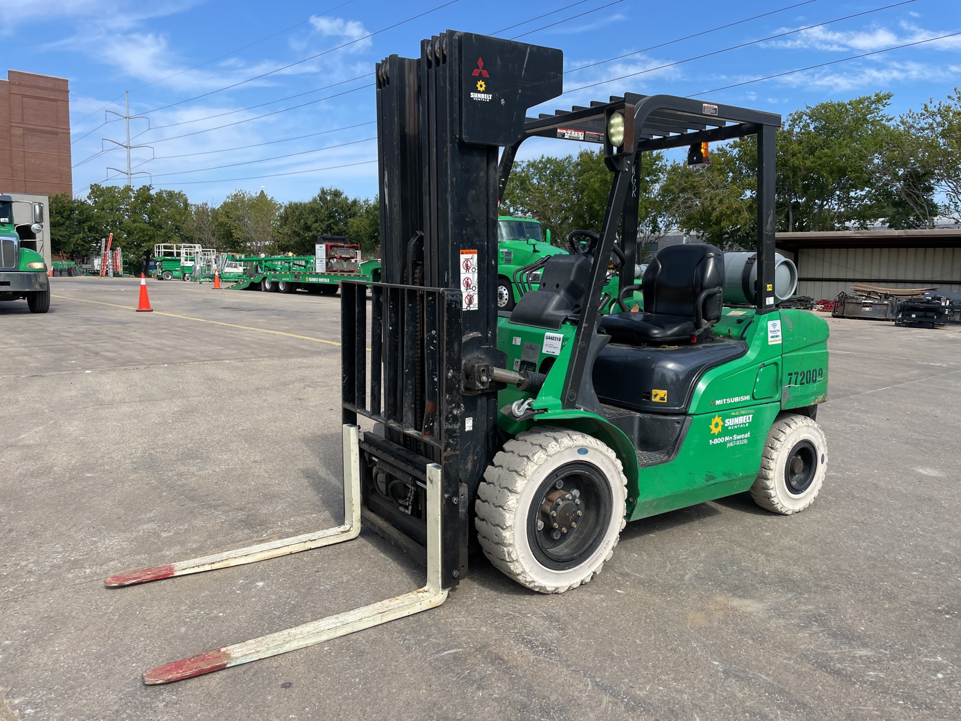 2015 Mitsubishi FG30N 4200 lb Pneumatic Tire Forklift