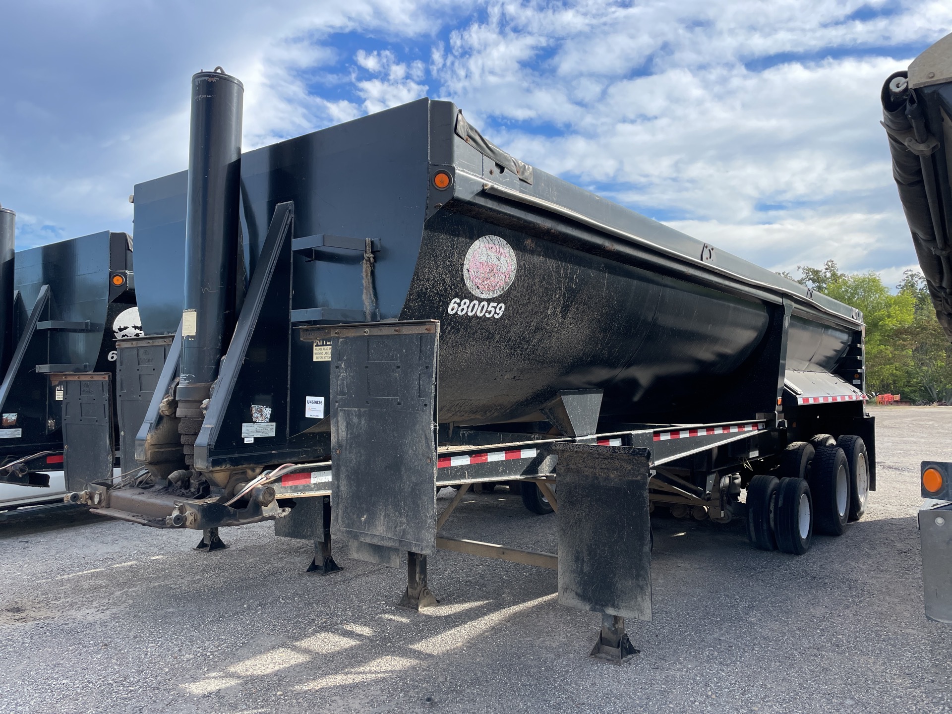 2011 CTS 32 ft Tri/A Quarter Frame End Dump Trailer