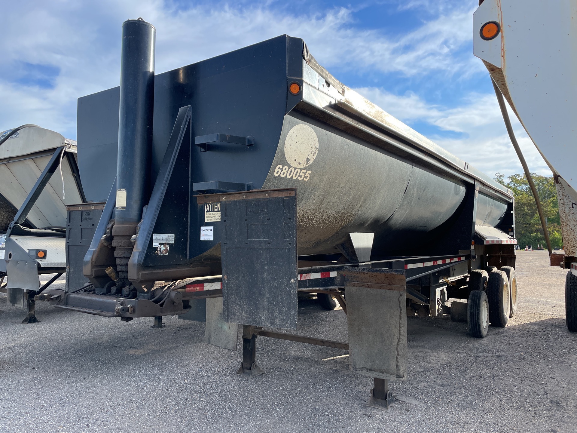 2011 CTS 32 ft Tri/A Quarter Frame End Dump Trailer