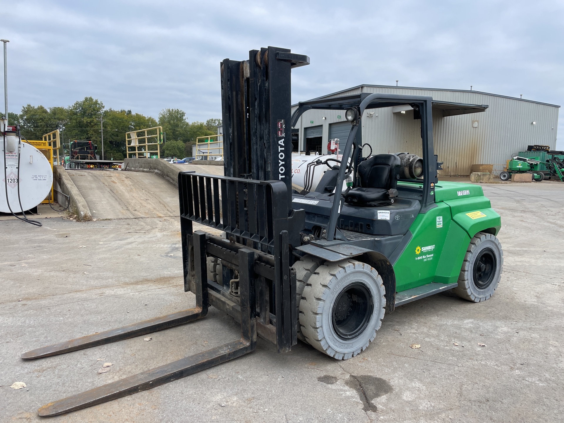 2015 Toyota 8FG70U 13300 lb 4x2 8FG70U Rough Terrain Forklift