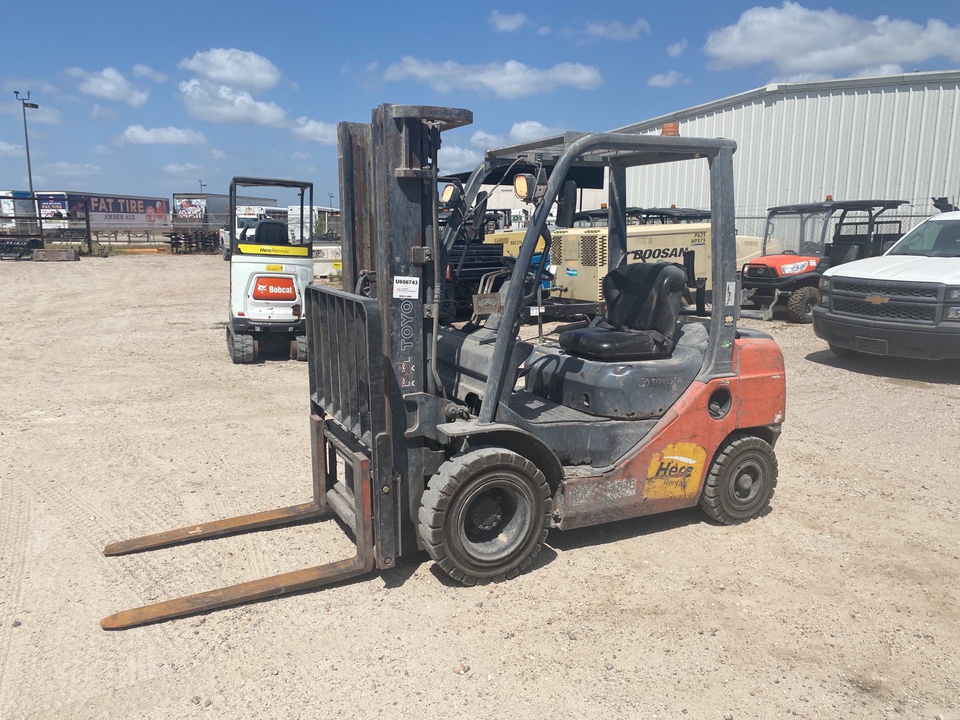 2018 Toyota 8FGU25 4500 lb Pneumatic Tire Forklift