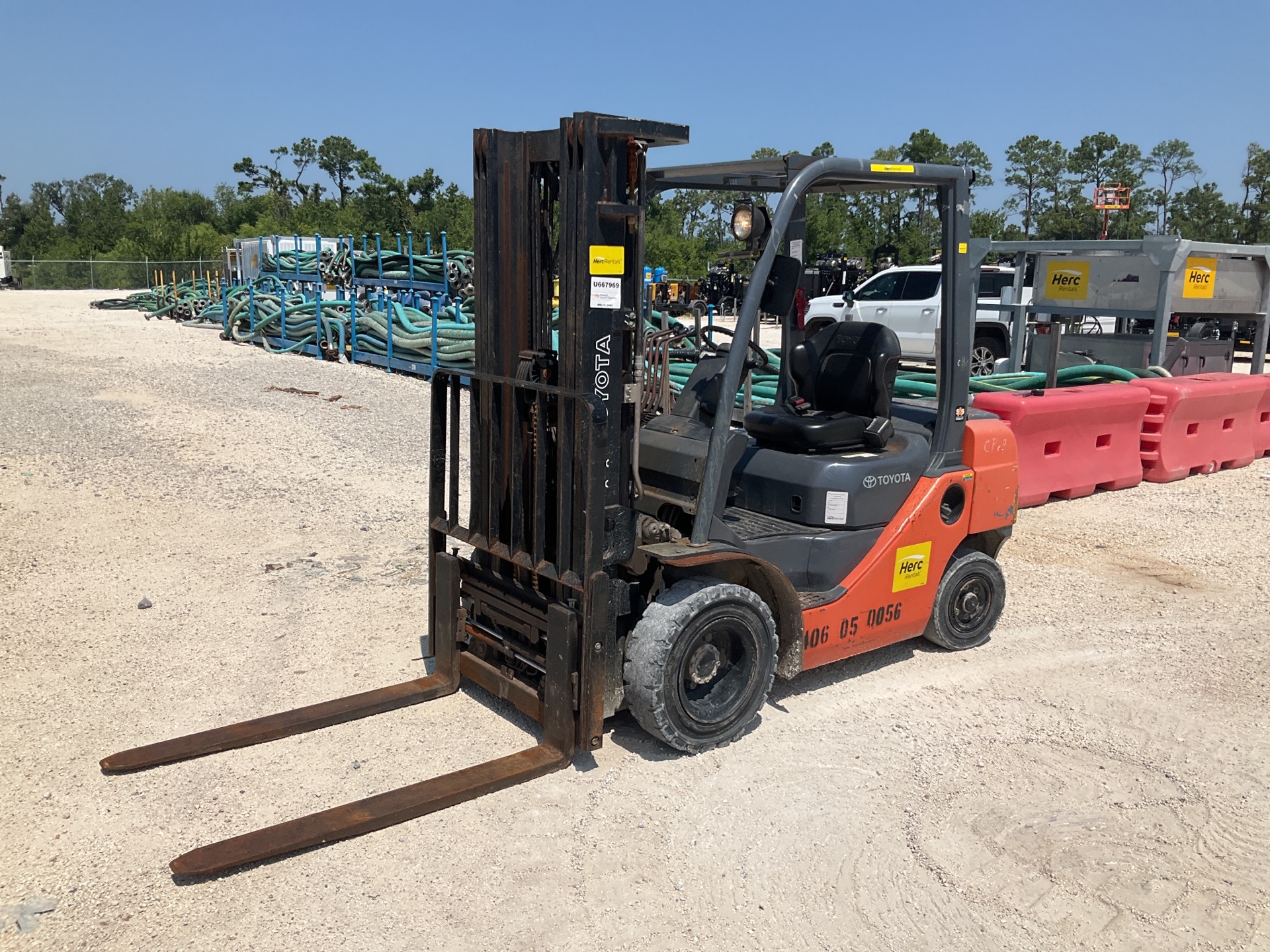 2013 Toyota 8FDU25 4650 lb Pneumatic Tire Forklift