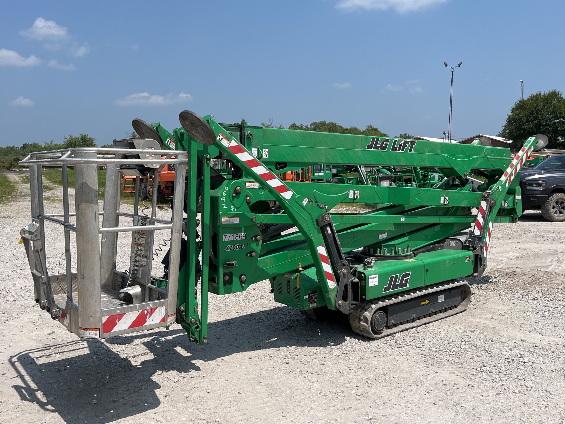 2015 JLG X700AJ Crawler Electric Articulating Boom Lift