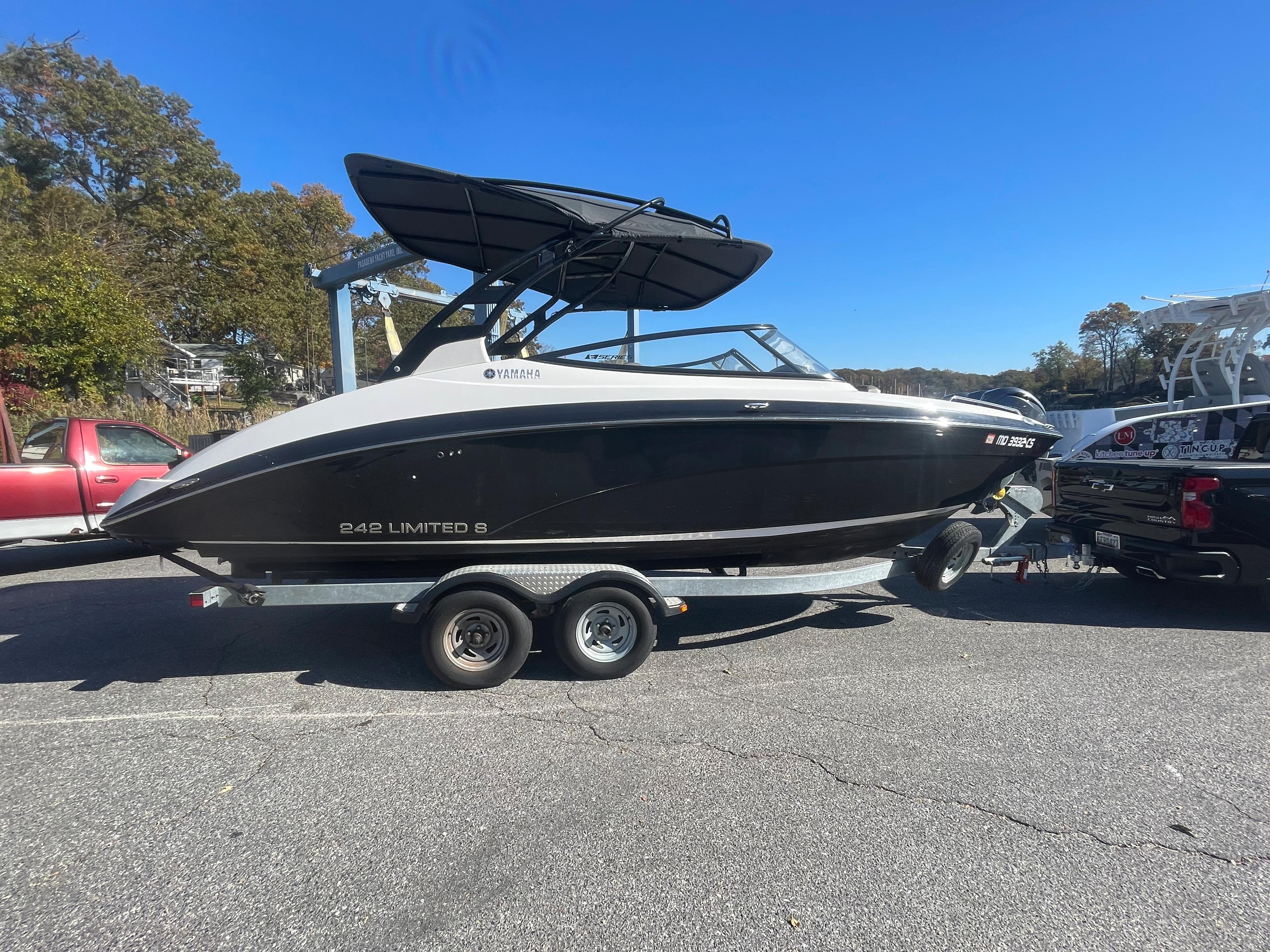 2016 Yamaha Boats 242 Limited S