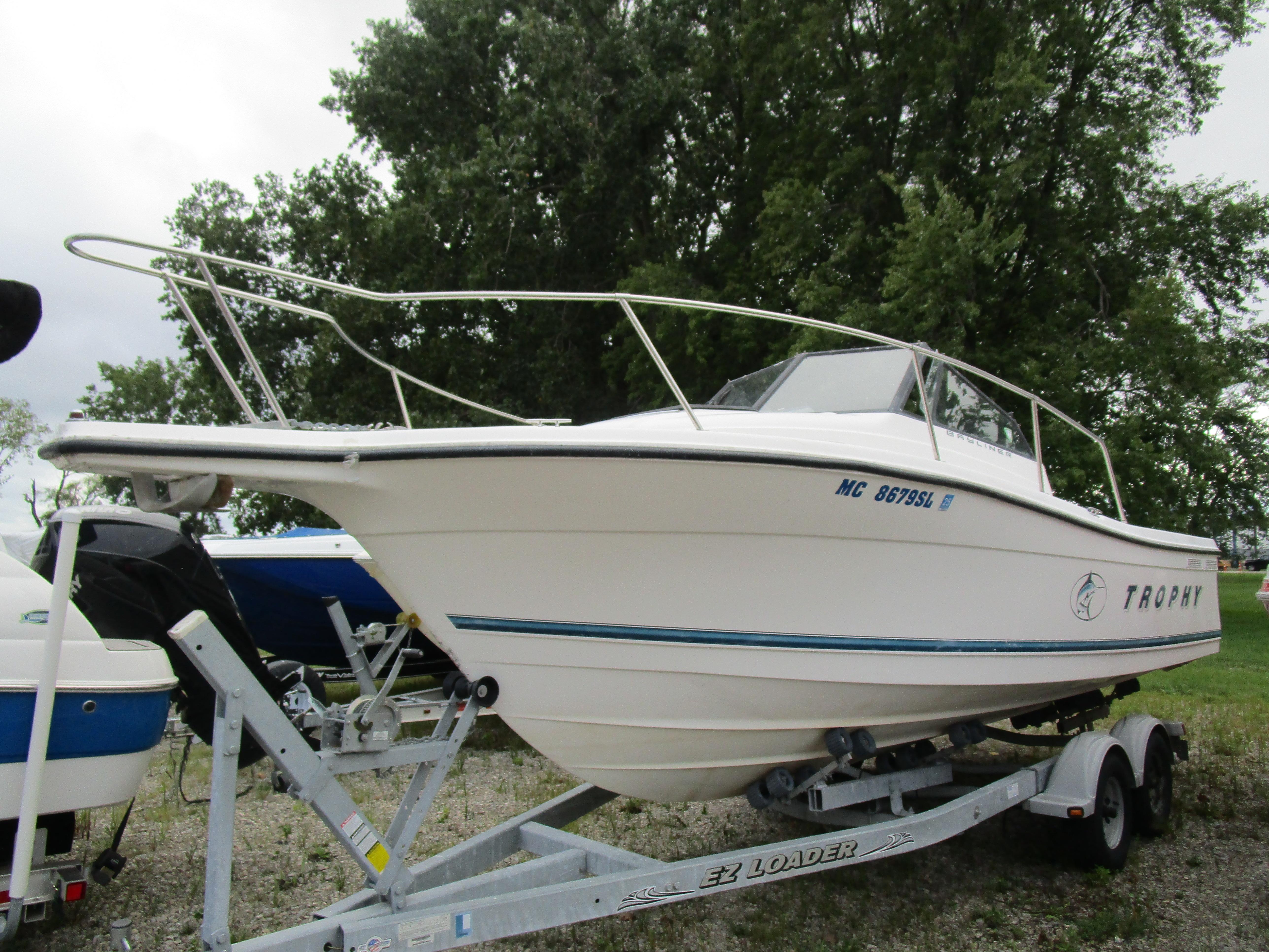 1999 Bayliner Trophy 2352 Wa