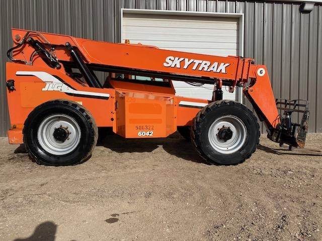 2007 SkyTrak 6042 Telehandler - 6000lb Capacity, 42ft Lift Height, 27ft Reach