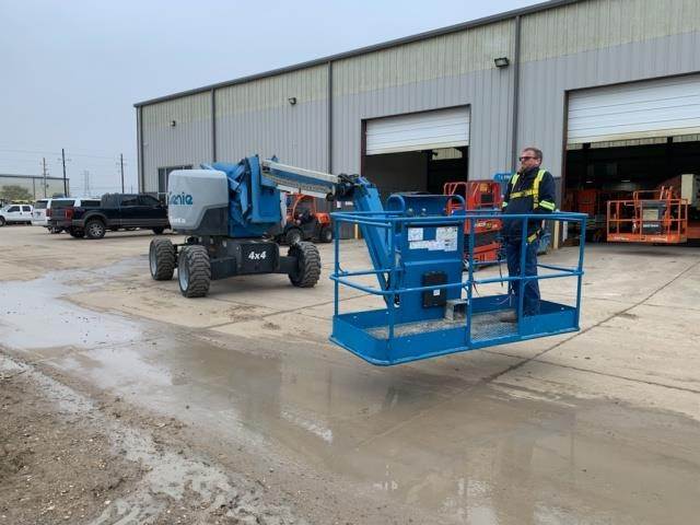 2015 Genie Z62/40 Articulating Boom Lift